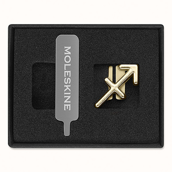 Przypinka MOLESKINE, strzelec, złota