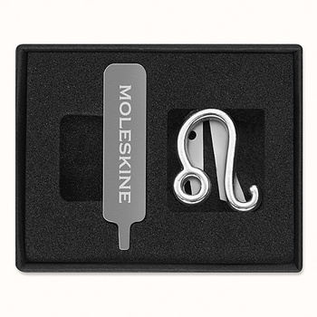 Przypinka MOLESKINE, lew, srebrna